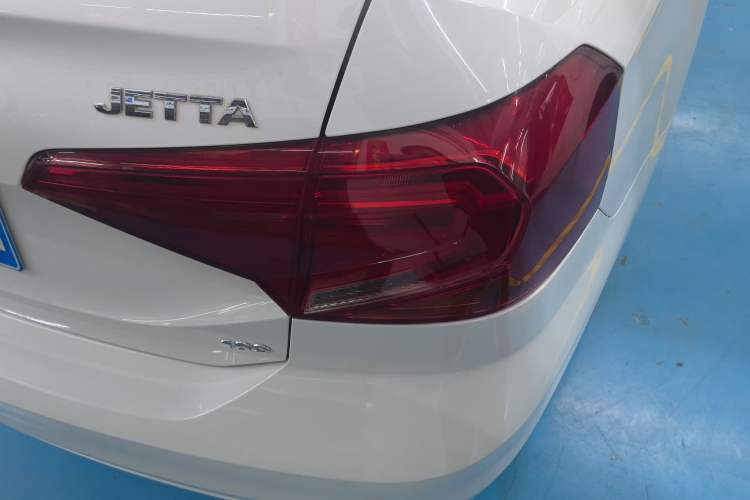 Used Volkswagen Jetta 2017 1.5L Manual Fashion Edition
