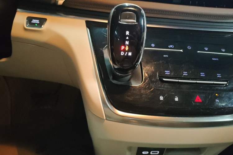 Used Buick GL8 2023 Land Executive Class Comfort Model
