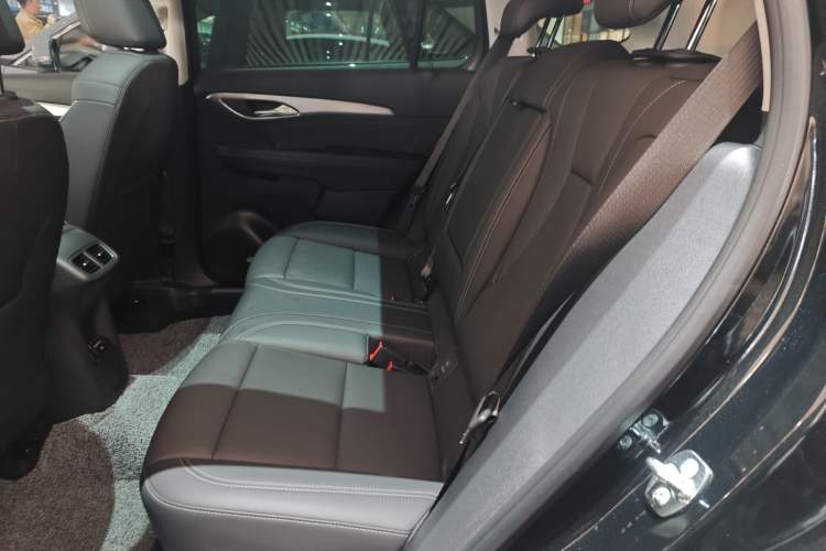 Used Buick Envision 2025 Encore Plus 28T Two-Wheel-Drive Platinum Edition