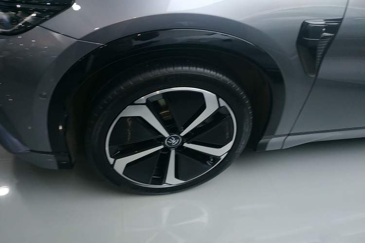 Used BYD Song L EV 2025 Intelligent Driving Version 662 km LiDAR Excellence Edition
