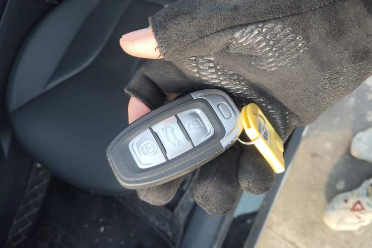 Used Hongqi E-QM5 2022 431 km Charge & Enjoy Edition