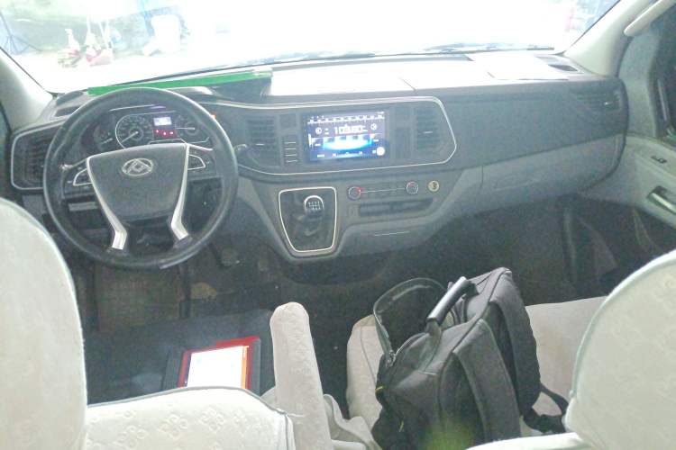 Used SAIC MAXUS Xintu V80 2023 2.0T Manual Classic Aoyuntong Short Wheelbase Ultra-Low Roof 7/8/9-Seater