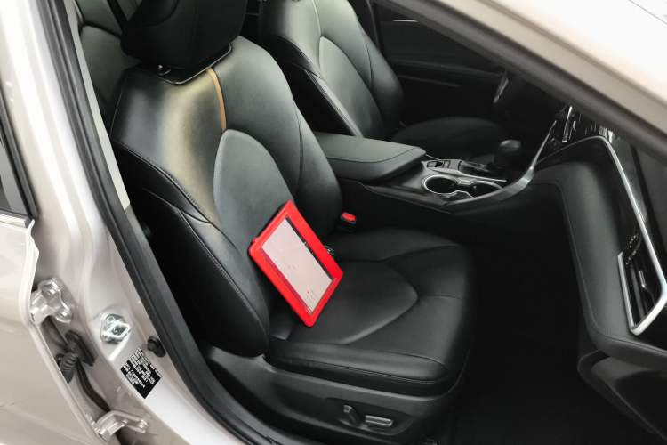 Used Toyota Camry 2021 2.0G Luxury Edition
