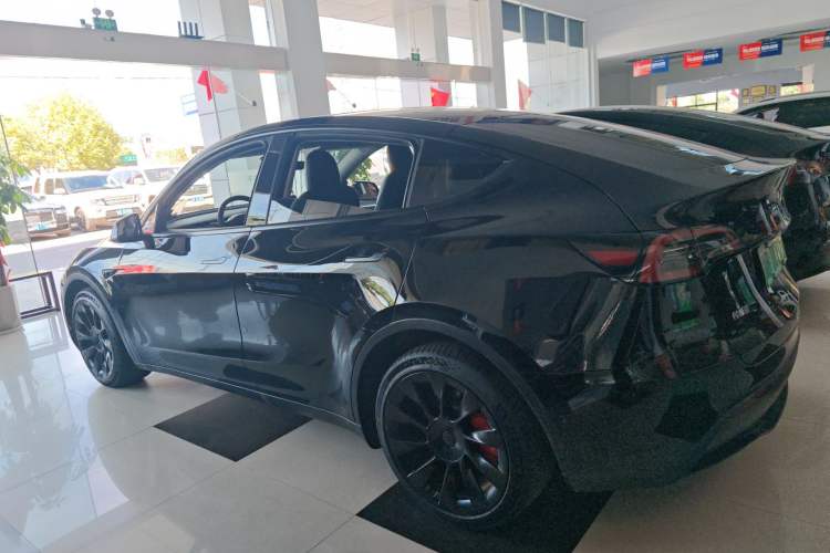 Used Tesla Model Y 2021 Long-Range All-Wheel-Drive Version
