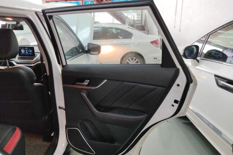 Used Venucia T60 2020 1.6L CVT Smart Drive Version China VI Standard
