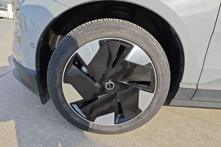 Used Volvo EX30 2025 Rear-Drive Long-Range Version Ultra
