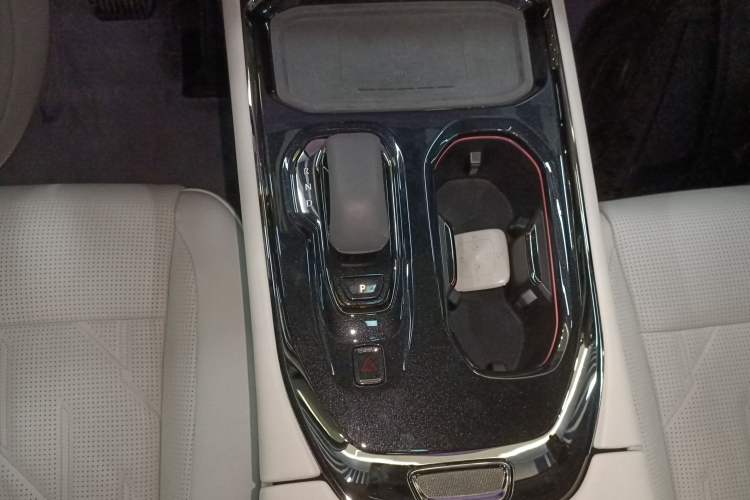 Used Zeekr 009 2024 7-Seater Walk-Through Version Four-Wheel Drive 108 kWh