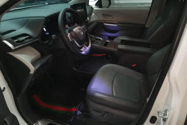 Used Toyota Sienna 2023 2.5L Hybrid Comfort Edition
