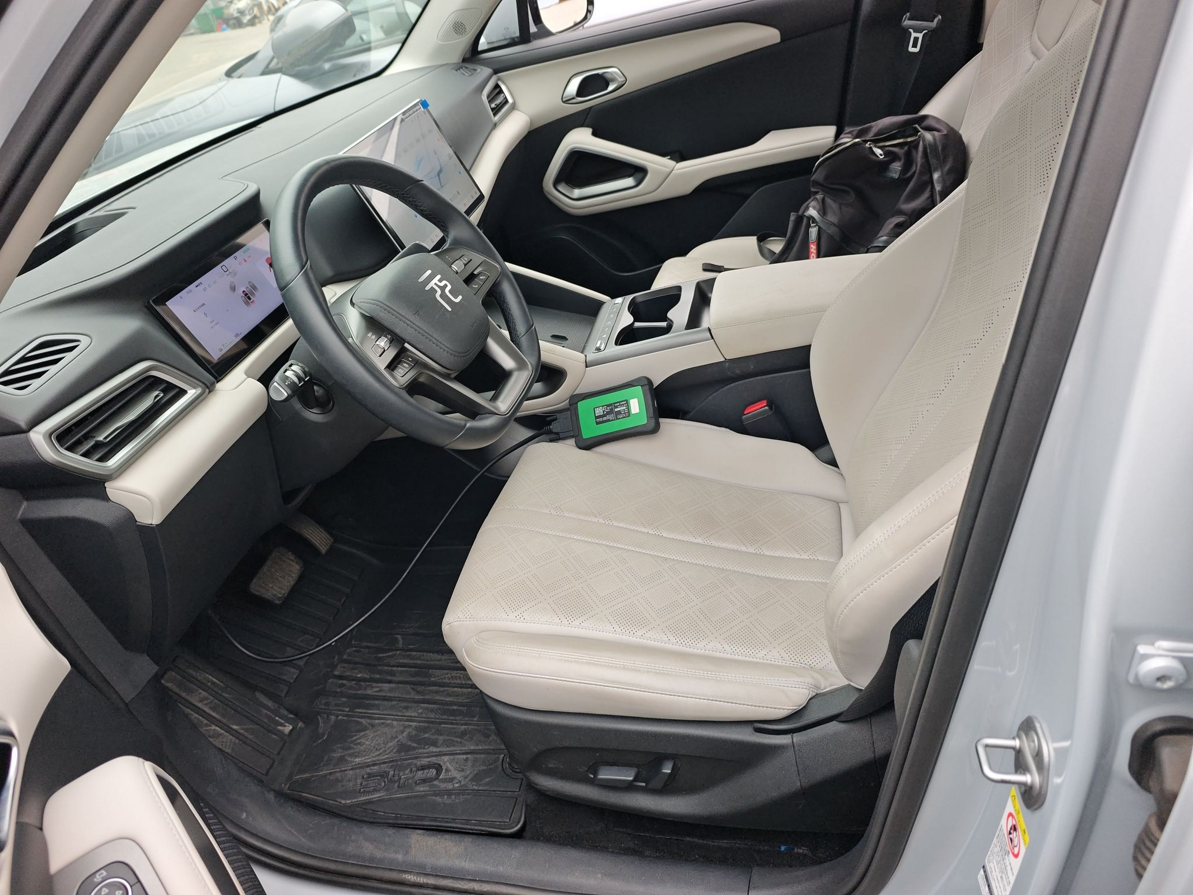 Переднее сиденье в автомобиле