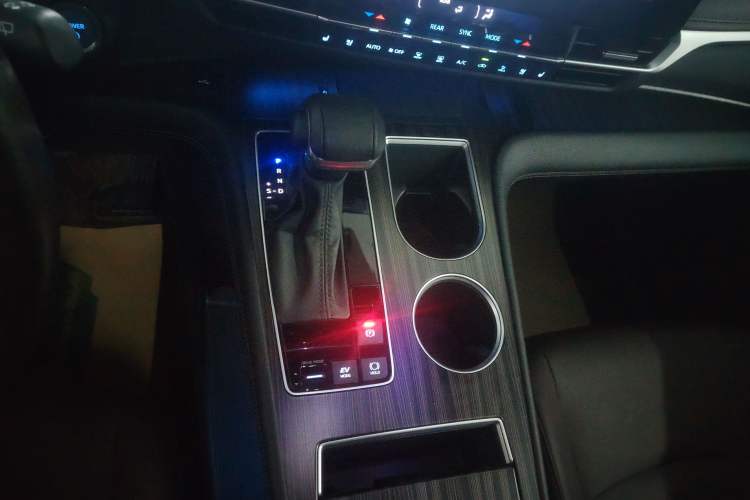 Used Toyota Sienna 2021 2.5L Hybrid Platinum Edition
