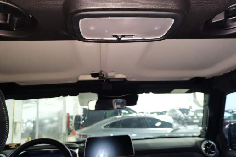 Used  BJ40 2020 2.0T Automatic Four-Wheel Drive Urban Hunter Edition Chivalrous Type
