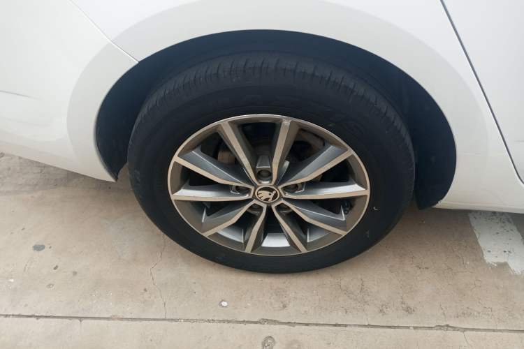 Used Skoda Octavia 2019 1.5L Automatic SmartDrive Comfort Edition China VI Standard