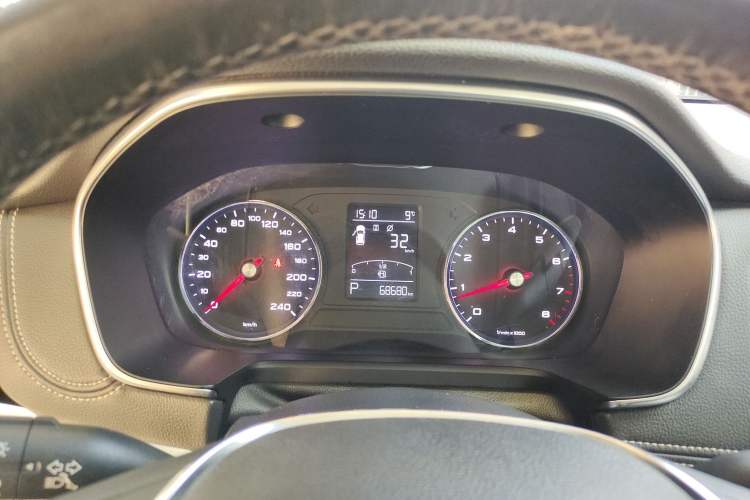 Used Roewe RX5 2016 20T Two-Wheel Drive Automatic Internet Smart Edition
