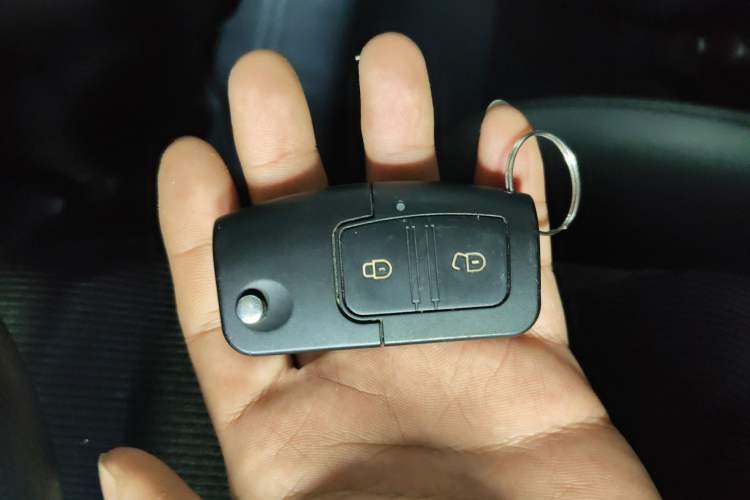 Used JMC Fushun 2022 2.0T Manual Multi-Function Passenger Vehicle Mid-Range High Roof 6-7 Seats
