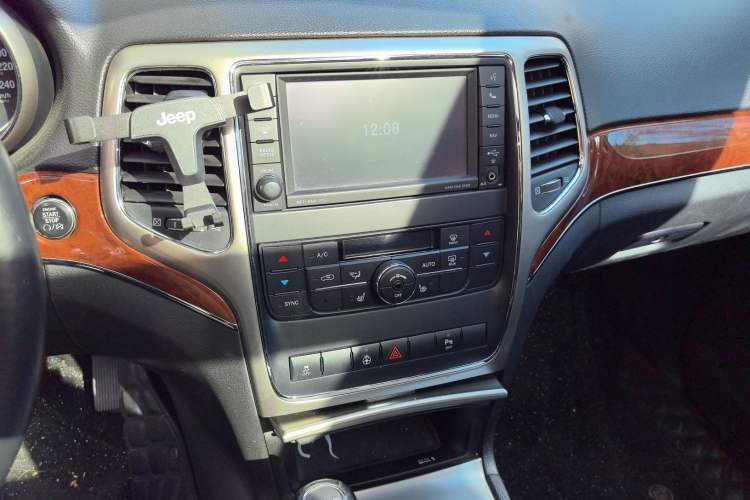 Used  Grand Cherokee 2013 3.6L Luxury Navigation Edition
