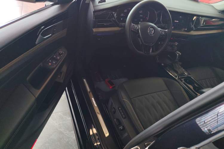 Used Volkswagen Passat 2019 330TSI Luxury Edition China VI Standard
