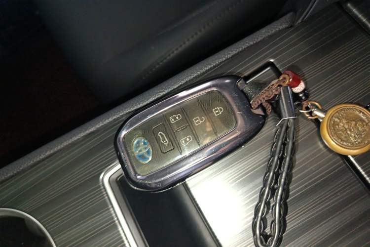 Used Toyota Sienna 2023 2.5L Hybrid Deluxe Edition