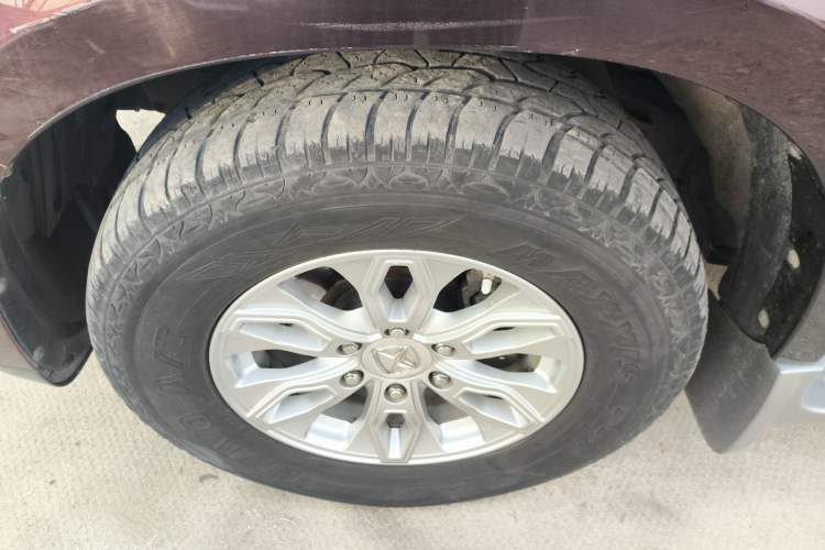 Used JMC Yusheng S350 2016 2.0T Automatic 4x4 Gasoline Luxury Version with Sunroof 7 Seats
