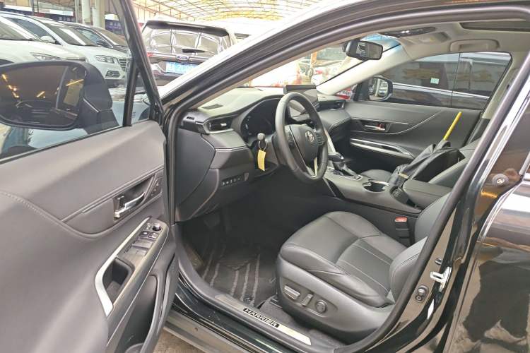 Used Toyota Harrier 2022 2.0L CVT Two-Wheel Drive Deluxe Edition
