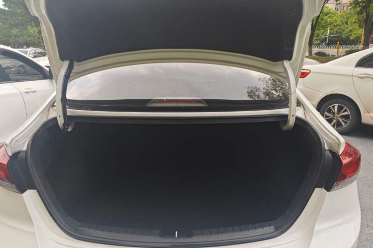 Used Hyundai Elantra 2016 1.4T Dual-Clutch Xuan Dong · Dynamic Version