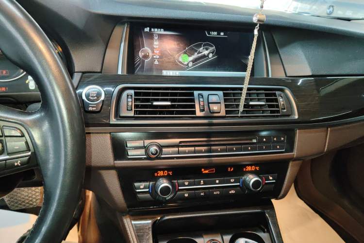 Used BMW 5 Series 2014 525Li Luxury Design Package