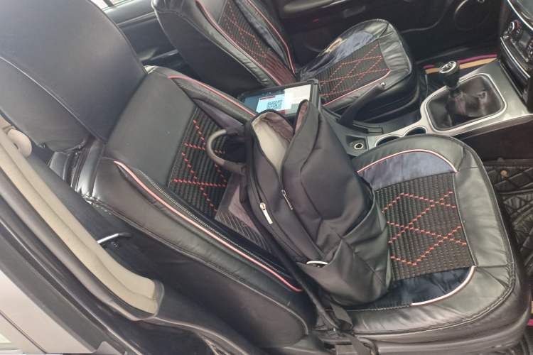 Used Haval H5 Classic 2013 Zhizun Edition 2.0T Manual Two-Wheel Drive Entry-Level Model
