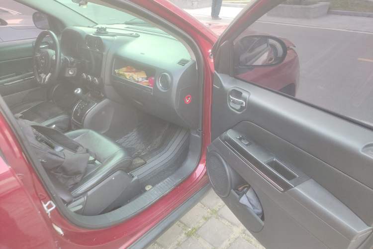 Used  Compass 2012 2.4L Four-Wheel Drive Urban Edition