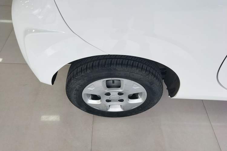 Used Roewe Clever 2021 302 km New Four-Seater Super-Efficient Version
