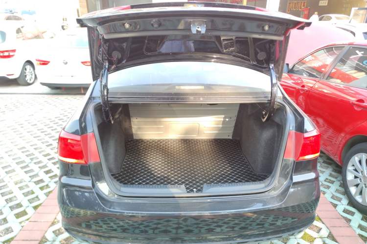 Used Volkswagen Santana 2016 1.6L Manual Fashion Edition
