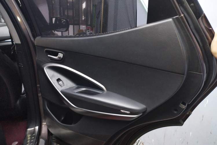 Used Hyundai Santa Fe 2015 2.0T Automatic Two-Wheel Drive Smart Version 5 Seats
