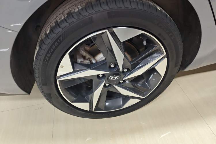 Used Hyundai Elantra 2022 1.5L CVT LUX Prestige Edition
