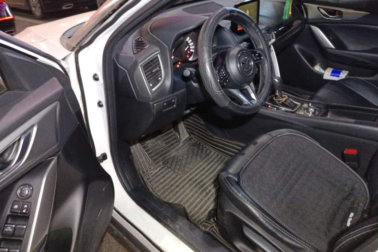 Used Mazda CX-4 2018 2.0L Automatic Two-Wheel Drive Blue Sky Dynamic Version China VI Standard
