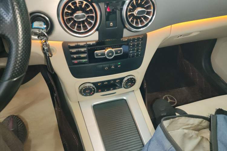 Used Mercedes-Benz GLK-Class 2015 GLK 260 4MATIC Dynamic Edition Ultimate Version
