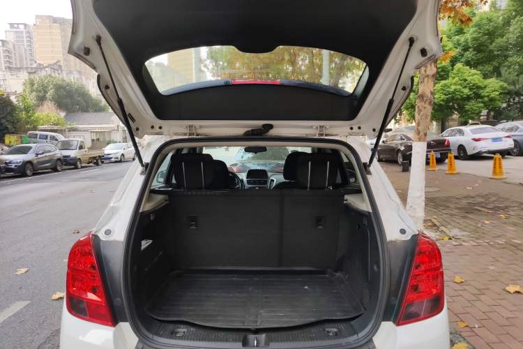 Used Chevrolet Trax 2016 1.4T Manual Two-Wheel Drive Comfort Version with Sunroof