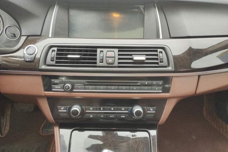 Used BMW 5 Series 2014 525Li Leading Model