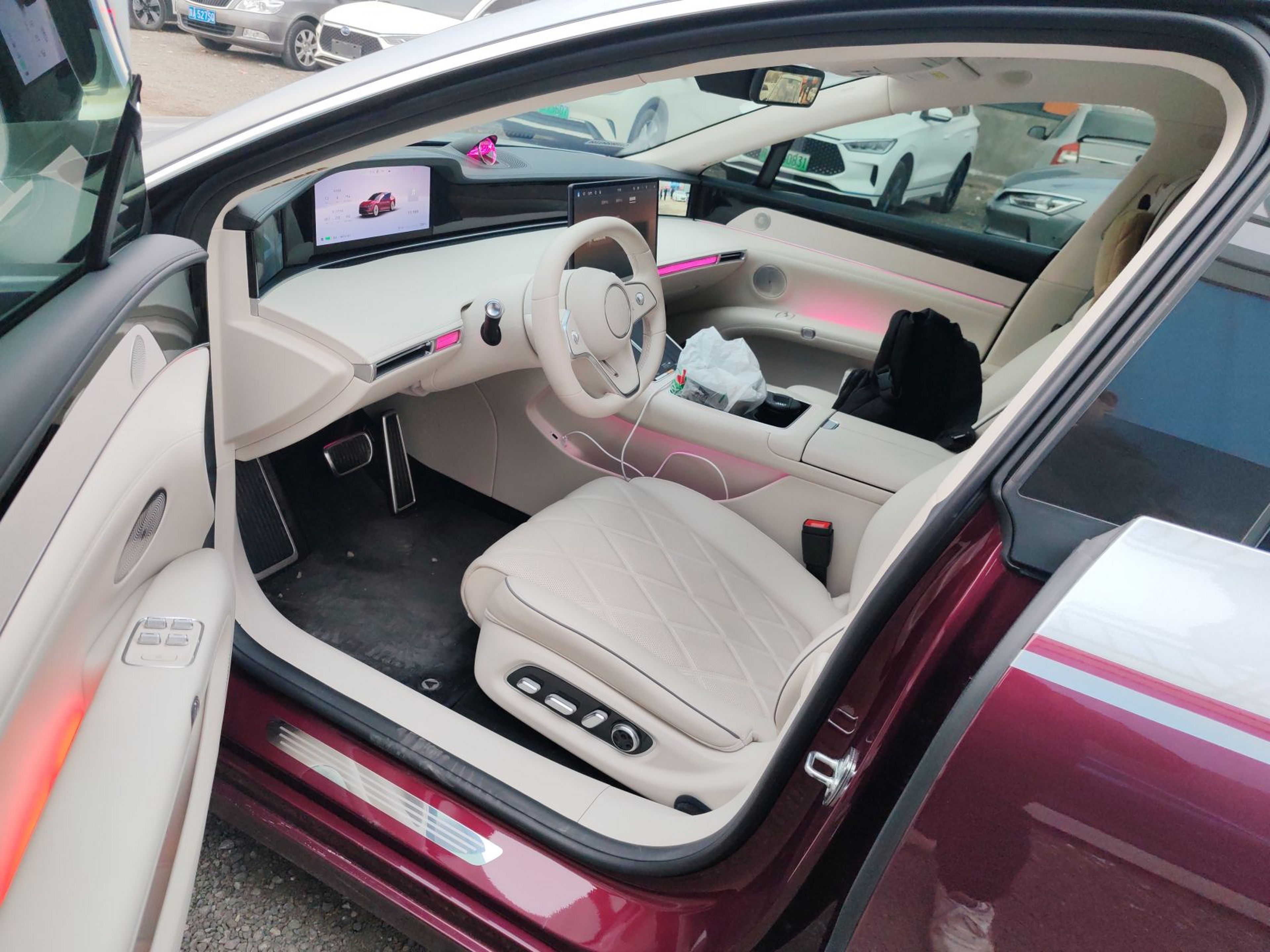 Переднее сиденье в автомобиле