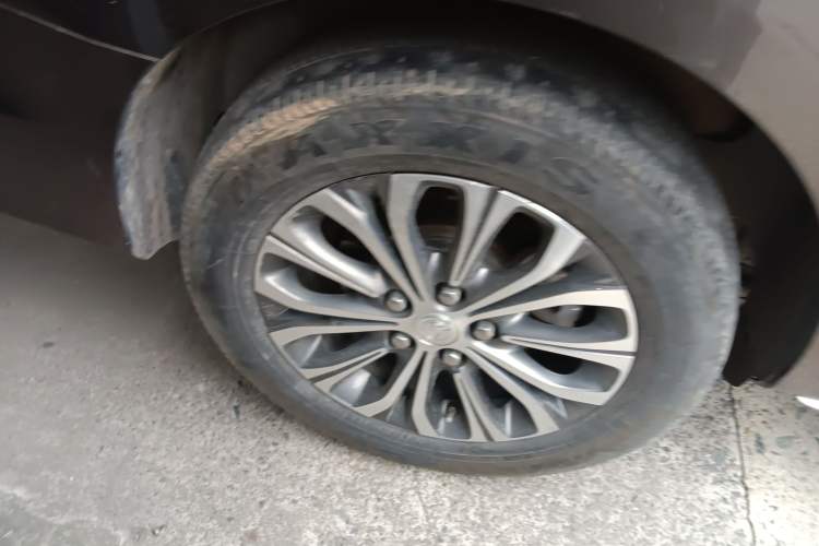 Used Buick GL8 2023 Facelifted Land Cruiser Executive Luxury Version
