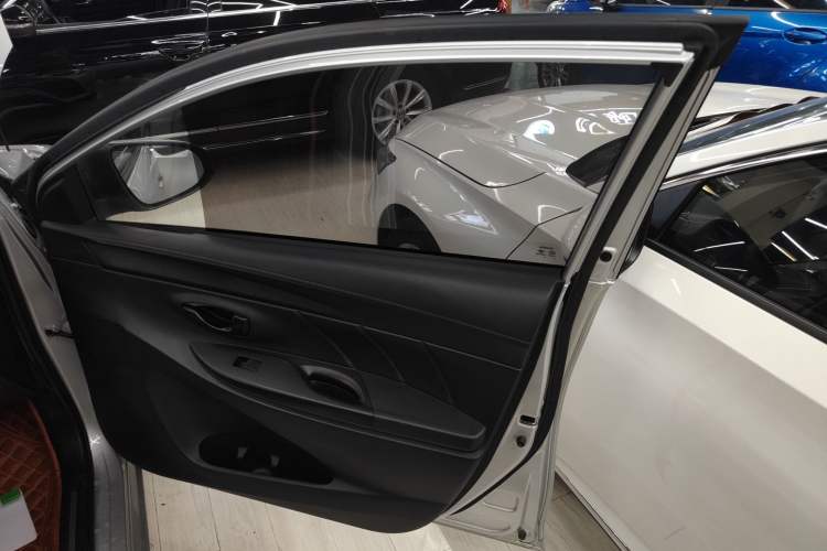 Used Toyota YARiS L 2016 Revised 1.5E CVT Charming Edition
