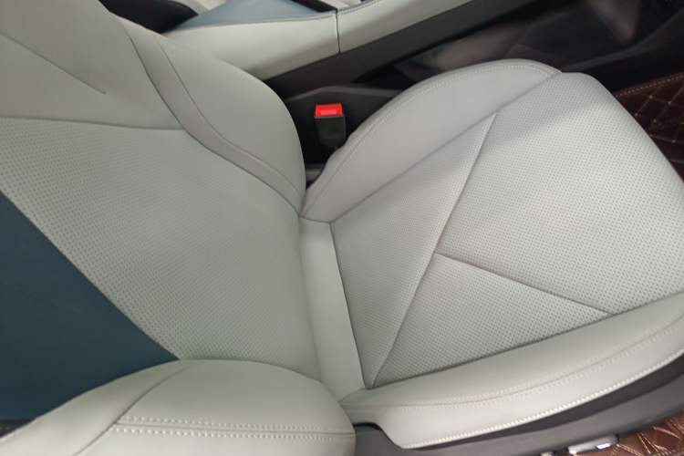 Used Changan UNI-V iDD 2023 ZhiDian iDD 1.5T 113km ZhiKu Model
