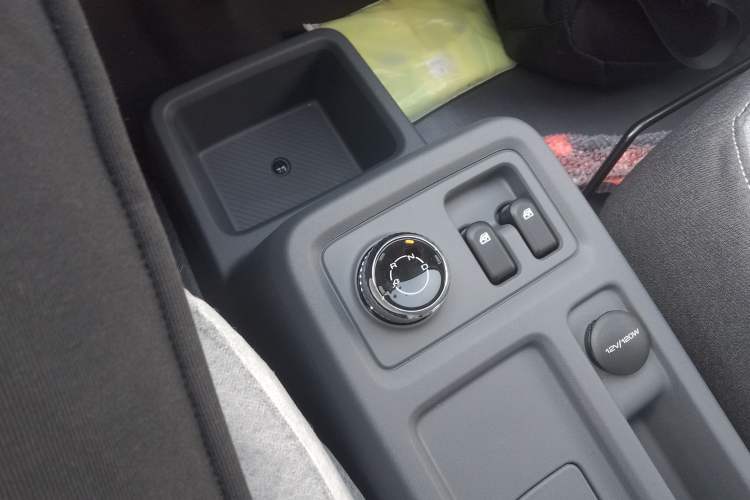 Used Wuling Yangguang 2024 300KM Comfort Version Passenger Van 75kW
