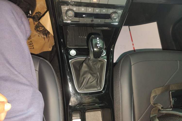 Used Volkswagen Tharu 2025 NewRui 300TSI Prestige Edition
