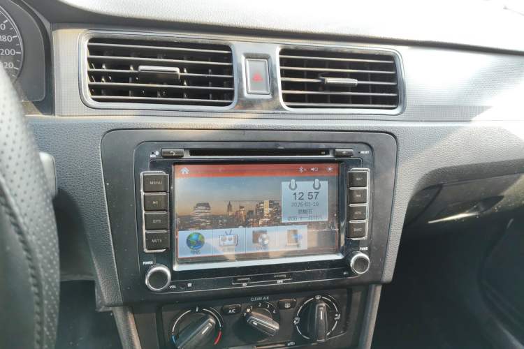 Used Volkswagen Santana 2015 1.4L Manual Fashion Edition
