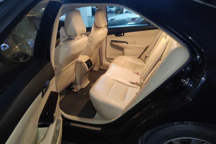 Used Toyota Camry 2016 2.0G 10th Anniversary Leading Edition
