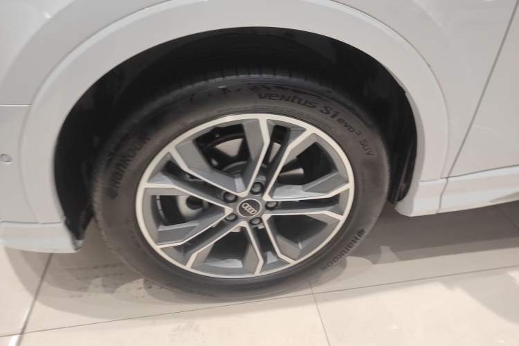 Used Audi Q3 2024 40 TFSI Fashion Dynamic Model