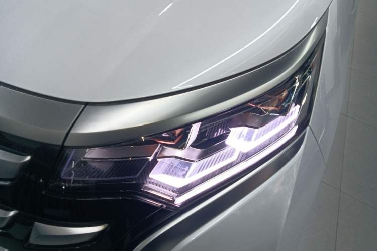 Used Denza D9 2022 DM-i 970 Four-Wheel Drive Prestige Model