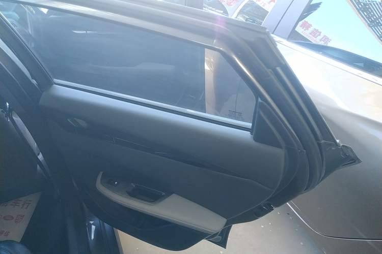 Used Changan UNI-V 2022 1.5T Prestige Version
