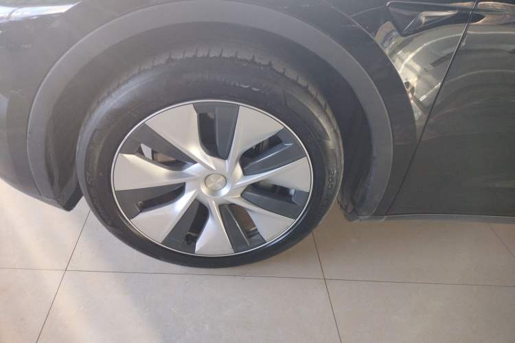 Used Tesla Model Y 2022 Long-Range All-Wheel-Drive Version