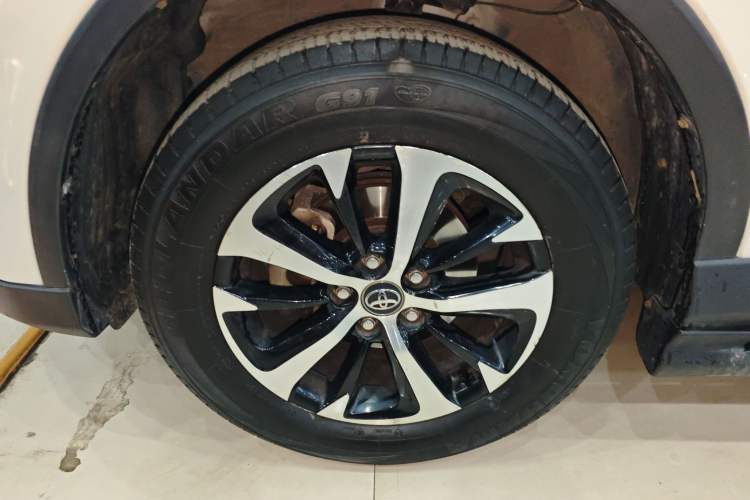 Used Toyota RAV4 2016 2.0L CVT Two-Wheel Drive Comfort Edition China V Standard