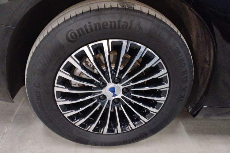 Used Denza D9 2024 DM-i 980 Four-Wheel Drive Flagship Model
