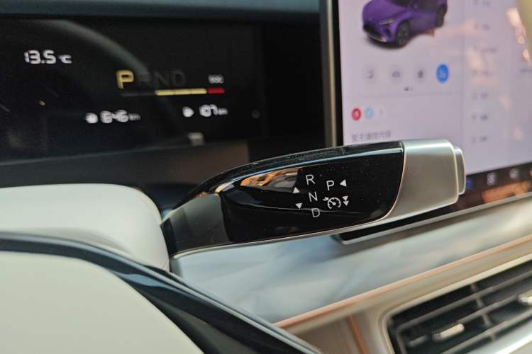 Used NETA L 2024 Extended-Range 310 Flash-Charge Red Edition